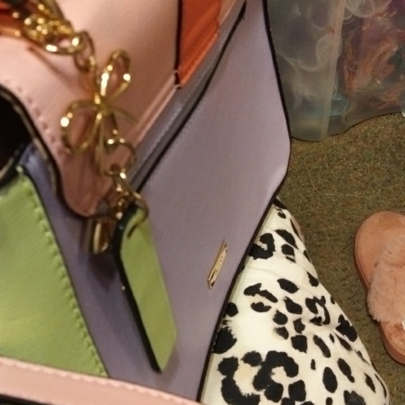 Iam selling my Aldo handbag - Picture 5 of 8